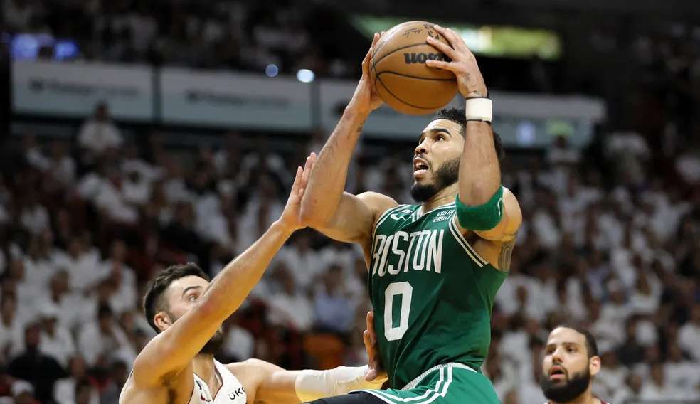 Celtics vencem Heat e forçam quinto jogo nas finais do Leste da NBA Lorena Bueri