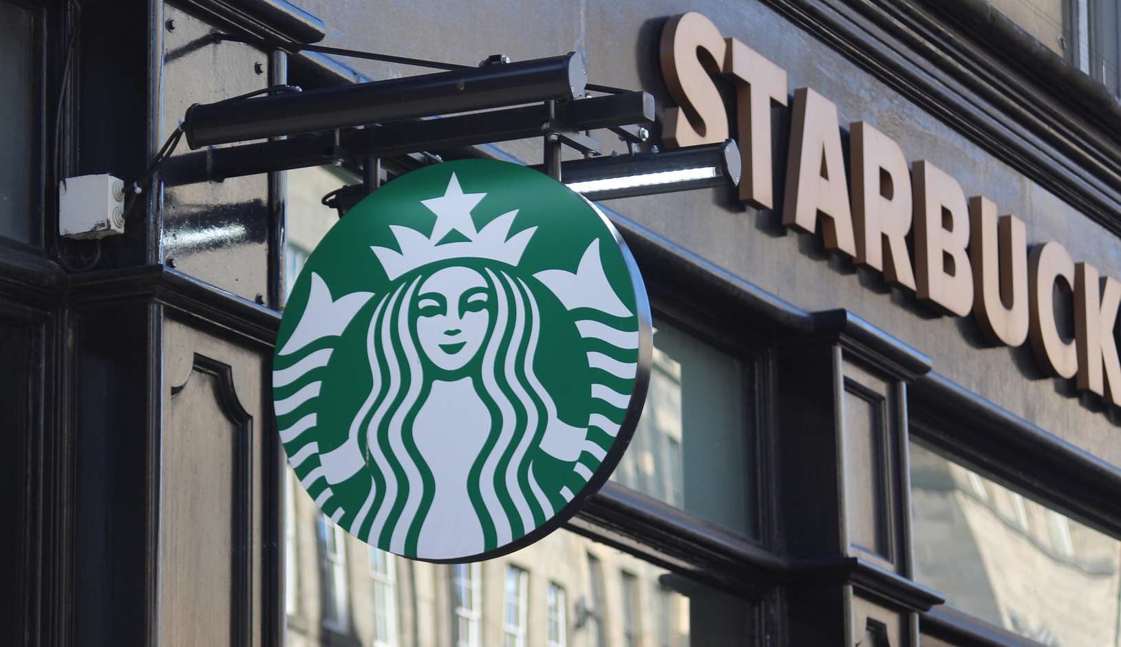 Starbucks e outras empresas apostam em nova forma de lucrar com os NFTs Lorena Bueri