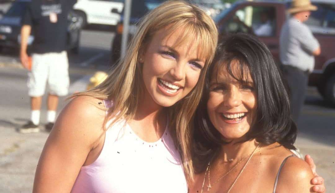 Mãe de  Britney Spears reencontra filha após anos  Lorena Bueri