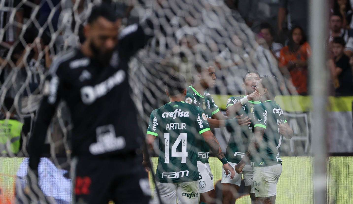 Em jogo cheio de polêmicas, Palmeiras busca empate contra o Atlético Mineiro Lorena Bueri