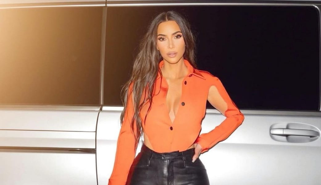 Kim Kardashian é processada por ex-funcionários devido às condições de trabalho Lorena Bueri