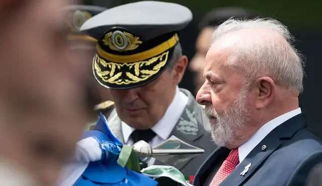 Presidente Lula veta projeto que prevê pensão alimentícia para ex-membros do Batalhão Suez   Lorena Bueri