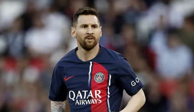 Messi é vaiado pela torcida do PSG em seu último jogo pelo clube Lorena Bueri