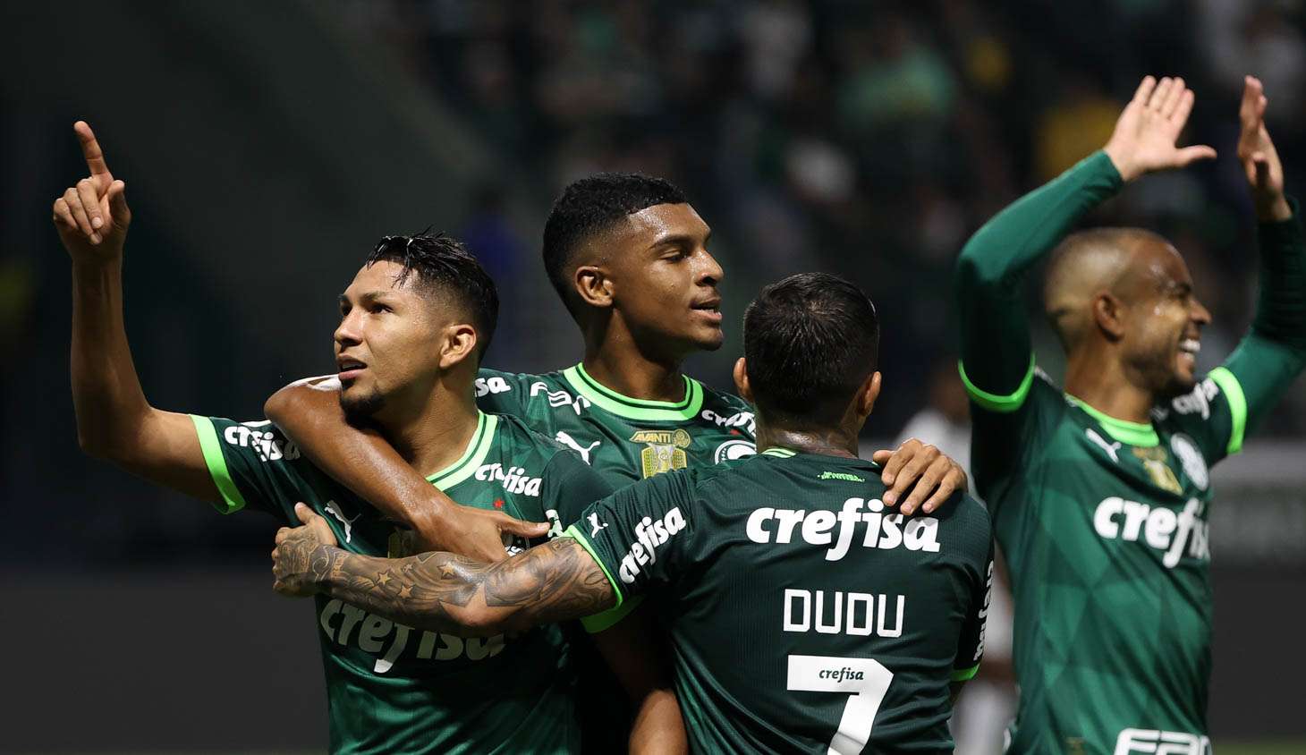 Palmeiras não dá chance ao azar e vence Coritiba pelo Brasileirão Lorena Bueri