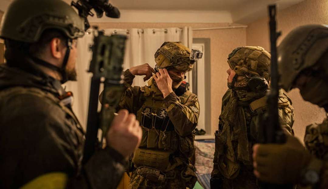 The New York Times diz que símbolos em soldados da Ucrânia ajudam russos Lorena Bueri