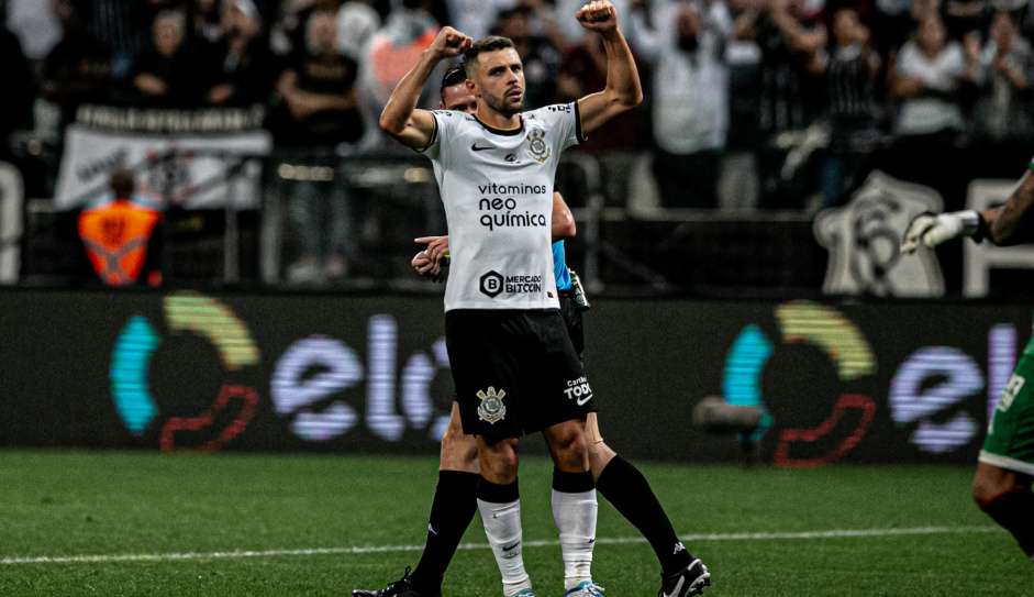 Júnior Moraes rescinde contrato com Corinthians após polêmica Lorena Bueri