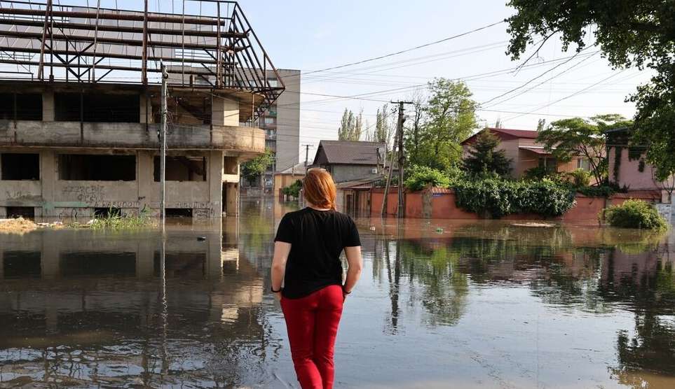 Explosão de barragem ucraniana: 2 mil pessoas já foram retiradas da inundação  Lorena Bueri