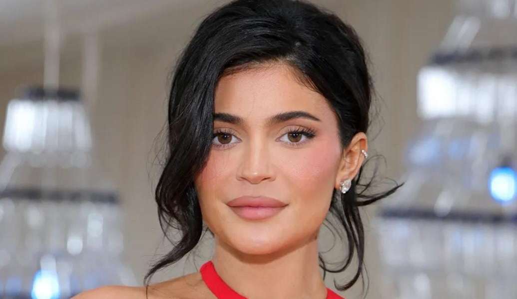Kylie Jenner mostra tour de mansão nas redes sociais Lorena Bueri