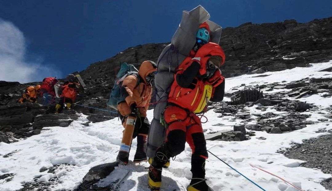 Monte Everest tem temporada letal com frio extremo e recorde de mortes e desaparecimentos Lorena Bueri