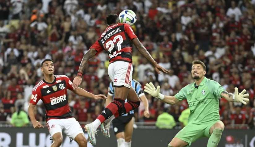 Depois de um ano, Bruno Henrique volta a marcar com a camisa do Flamengo Lorena Bueri
