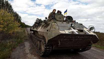 Ucrânia perde 16 veículos blindados fornecidos pelos EUA, mas forças ganham território Lorena Bueri
