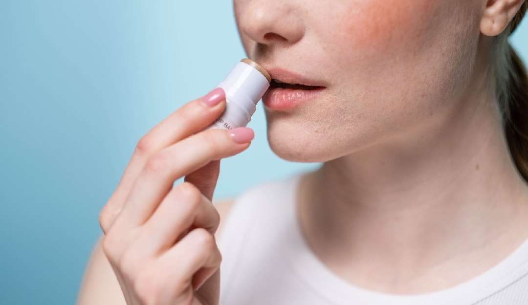 Dermatologistas alertam sobre a importância da aplicação de FPS nos lábios Lorena Bueri