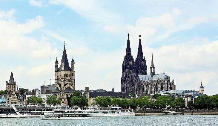 Igreja alemã terá que pagar R$ 1,5 milhão por 300 episódios de abuso sexual em ex-coroinha Lorena Bueri