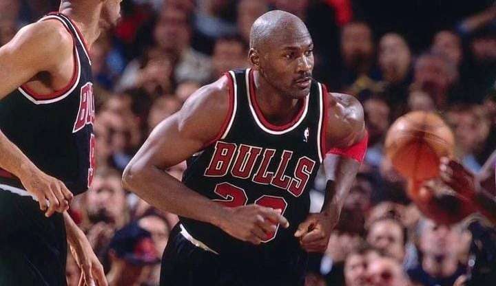 Michael Jordan vende franquia da NBA após 13 anos Lorena Bueri