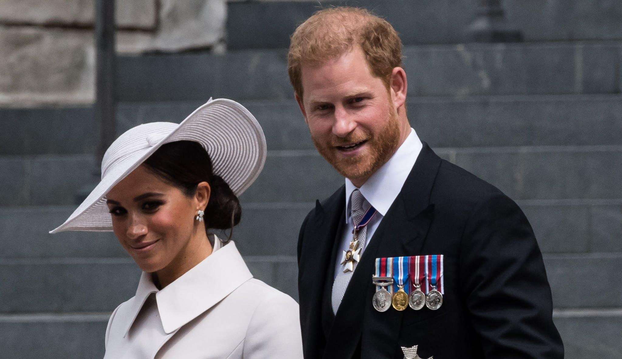 Rei Charles relata aceitar Harry na família real diante fim de casamento com Meghan Lorena Bueri