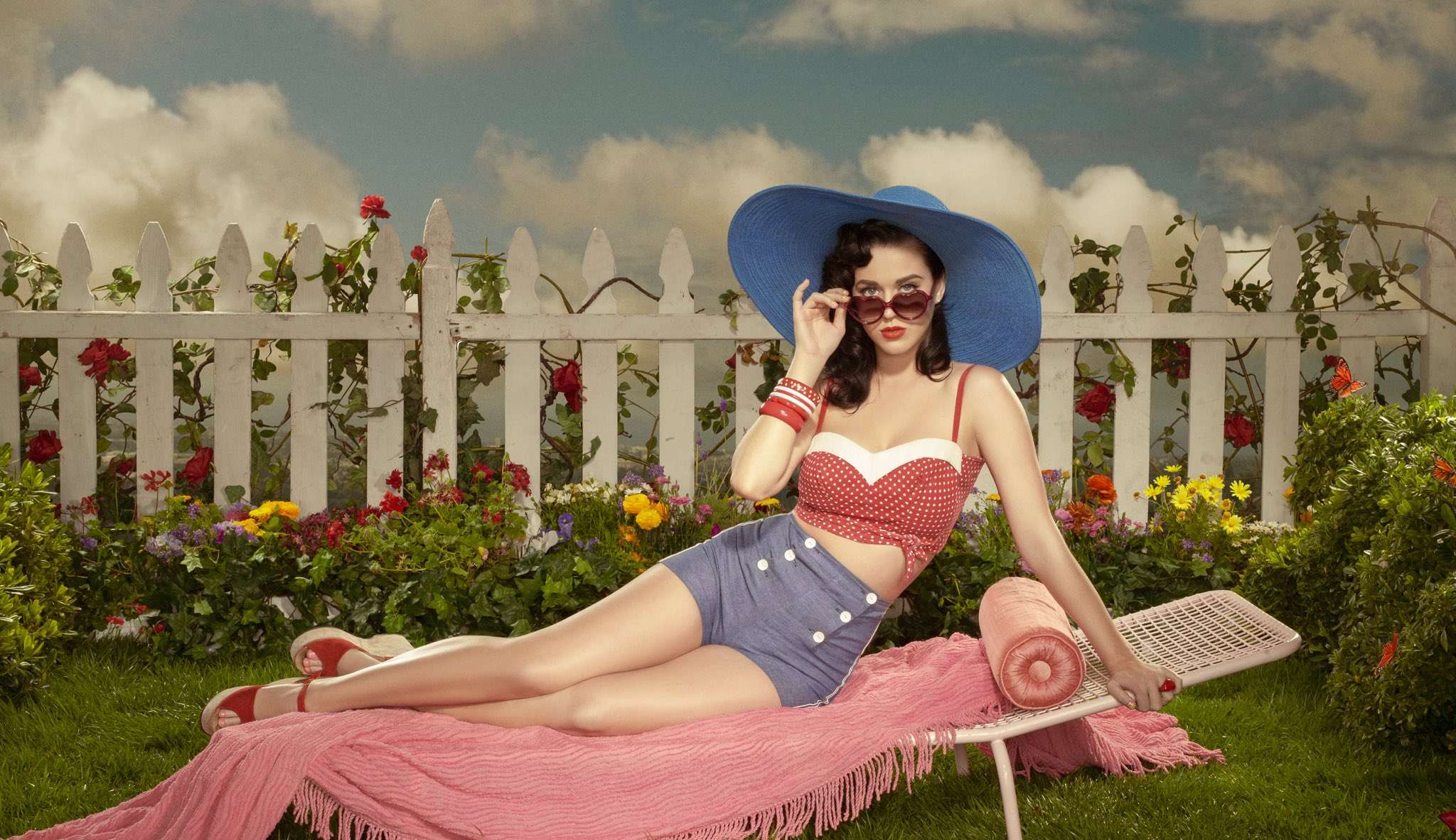 Katy Perry lança edição comemorativa do 15º aniversário do álbum “One of the Boys' Lorena Bueri