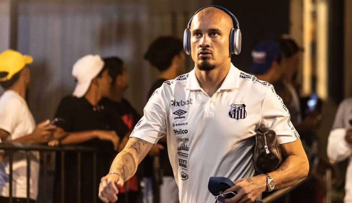 Maicon desembarca no Rio e está próximo de assinar contrato com o Vasco Lorena Bueri