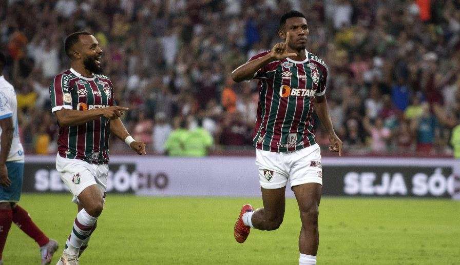 De virada e com um a menos, Fluminense vence o Bahia no Maracanã Lorena Bueri