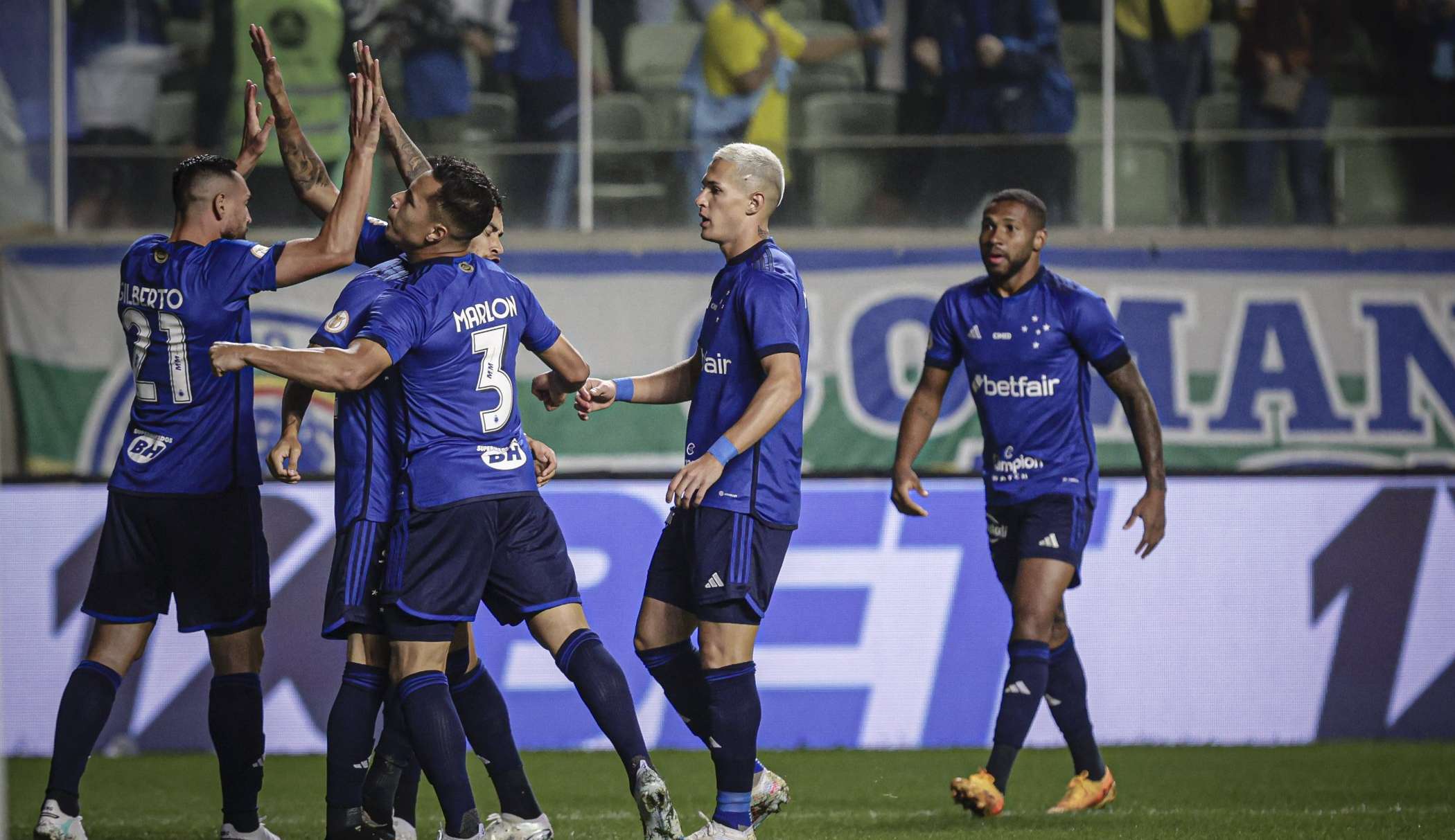 Cruzeiro derrota São Paulo com gol contra e volta a vencer depois de um mês Lorena Bueri