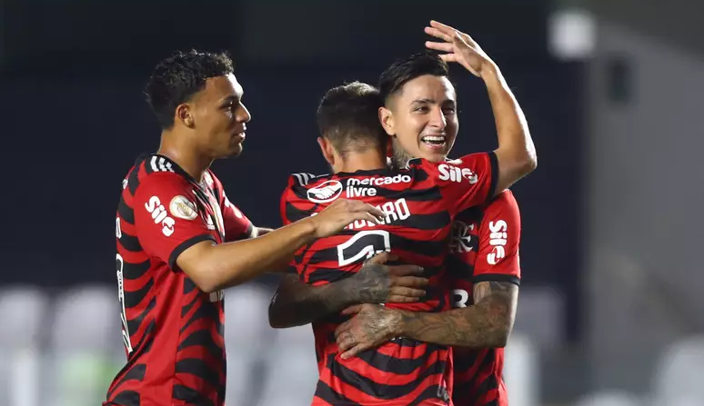 Finalizações sofridas preocupam o Flamengo mesmo com vitória diante do Santos Lorena Bueri