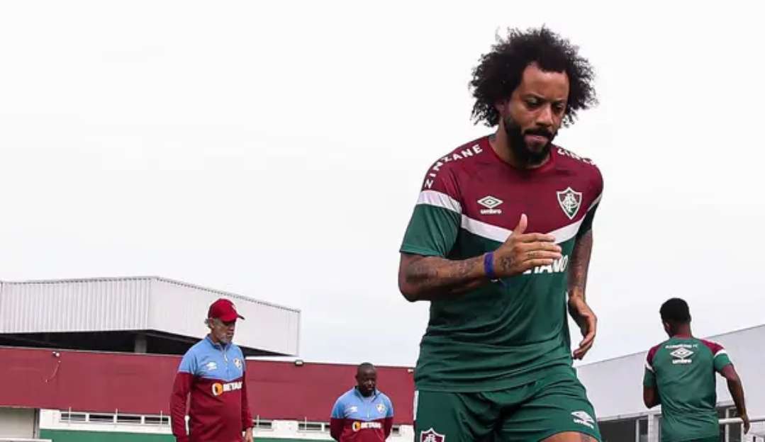 Marcelo retorna ao Fluminense e brinca: 'Calma rapaziada, voltei!' Lorena Bueri
