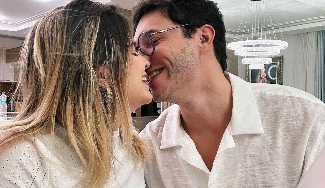 Viih Tube abre o coração e fala sobre inseguranças pós parto Lorena Bueri