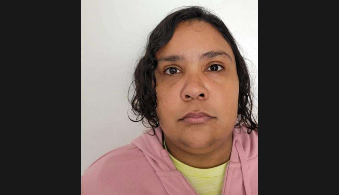 Mulher de 42 anos que fingia ser criança para aplicar golpes é presa Lorena Bueri