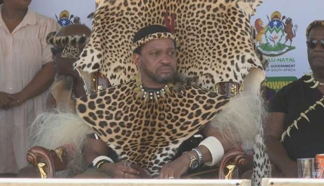 Em meio a disputa pelo trono, Rei Zulu da África do Sul é internado com suspeita de envenenamento  Lorena Bueri