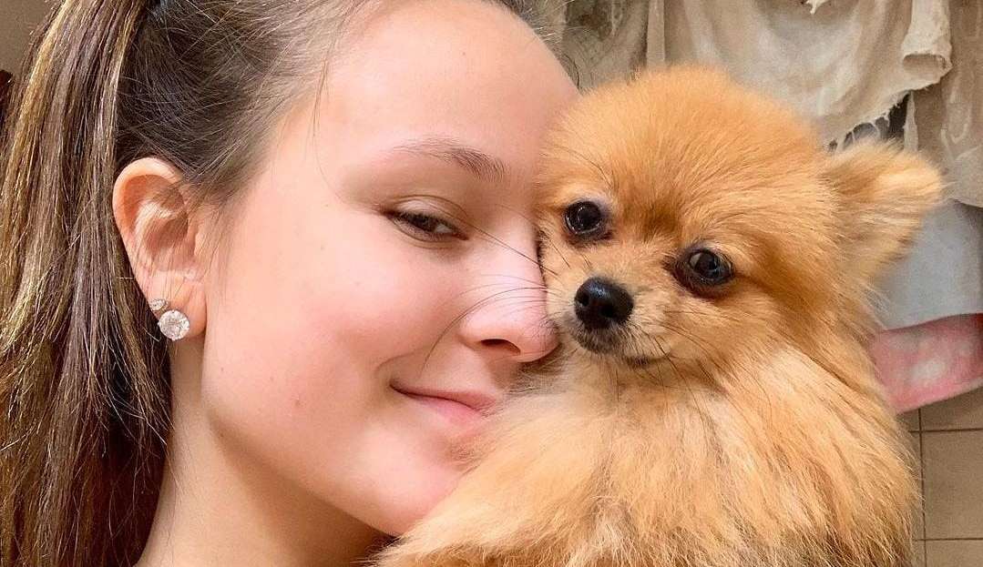 Larissa Manoela anuncia morte repentina de sua cachorrinha Megan Lorena Bueri