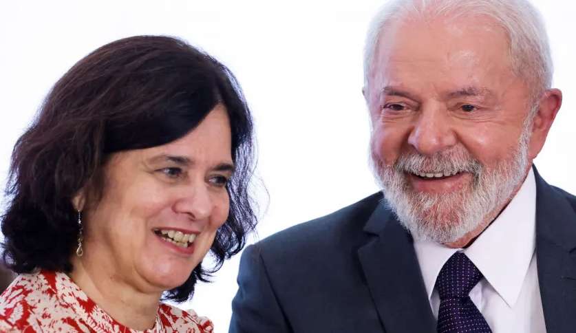 Lula afirma que Nísia Trindade permanecerá no Ministério da Saúde até quando ele desejar  Lorena Bueri