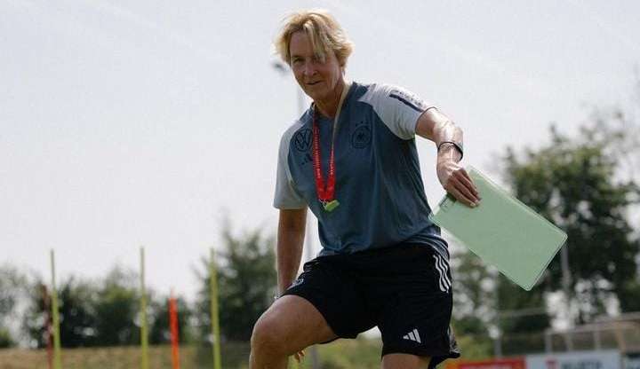 Deutschland gehört zu den Favoriten auf den Gewinn der Frauen-Weltmeisterschaft und die Trainerin bringt ihre Ambitionen auf eine dritte Meisterschaft zum Ausdruck.
