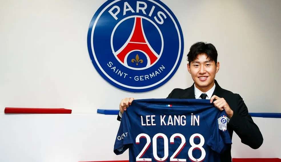 PSG anuncia a contratação do meia coreano Lee Kan-In Lorena Bueri