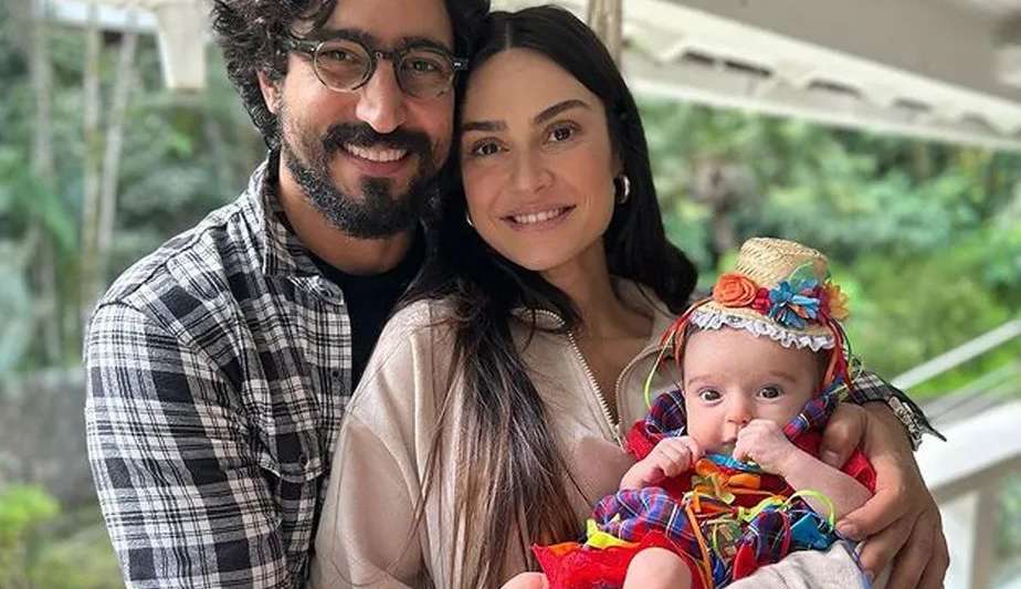 Após cirurgia de sua caçula, Thaila Ayala e Renato Góes levam filho mais velho ao circo Lorena Bueri