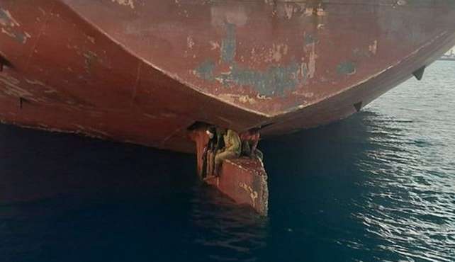 Imigrantes ilegais vindos da Libéria foram encontrados em navio no ES Lorena Bueri