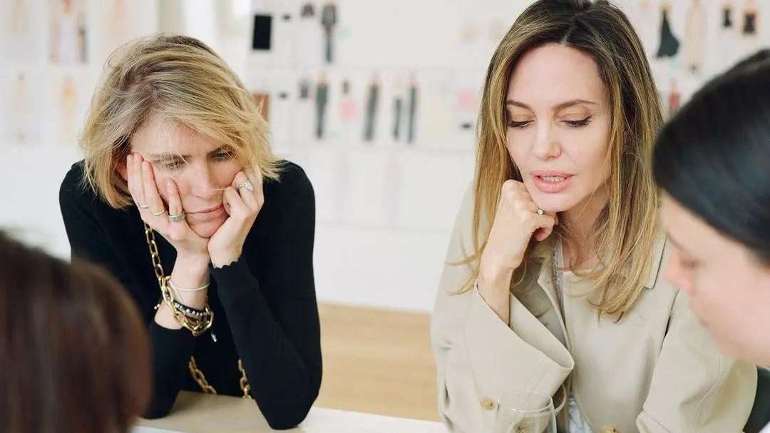 Angelina Jolie abrirá seu ateliê no antigo estúdio Basquiat em Nova York Lorena Bueri