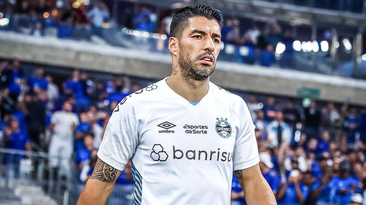 Suárez troca Barcelona por Porto Alegre e irá tratar do joelho na capital gaúcha Lorena Bueri