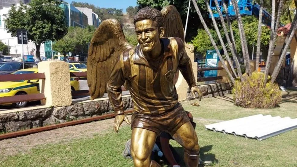  Estátua de Garrincha em ouro será inaugurada no fim do mês Lorena Bueri