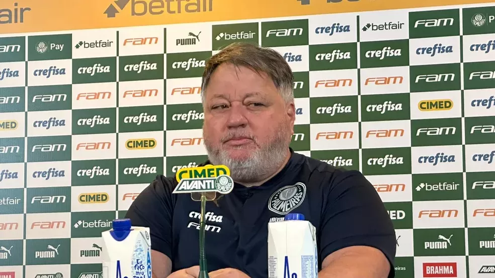 Diretor do Palmeiras dá entrevista após eliminação  Lorena Bueri