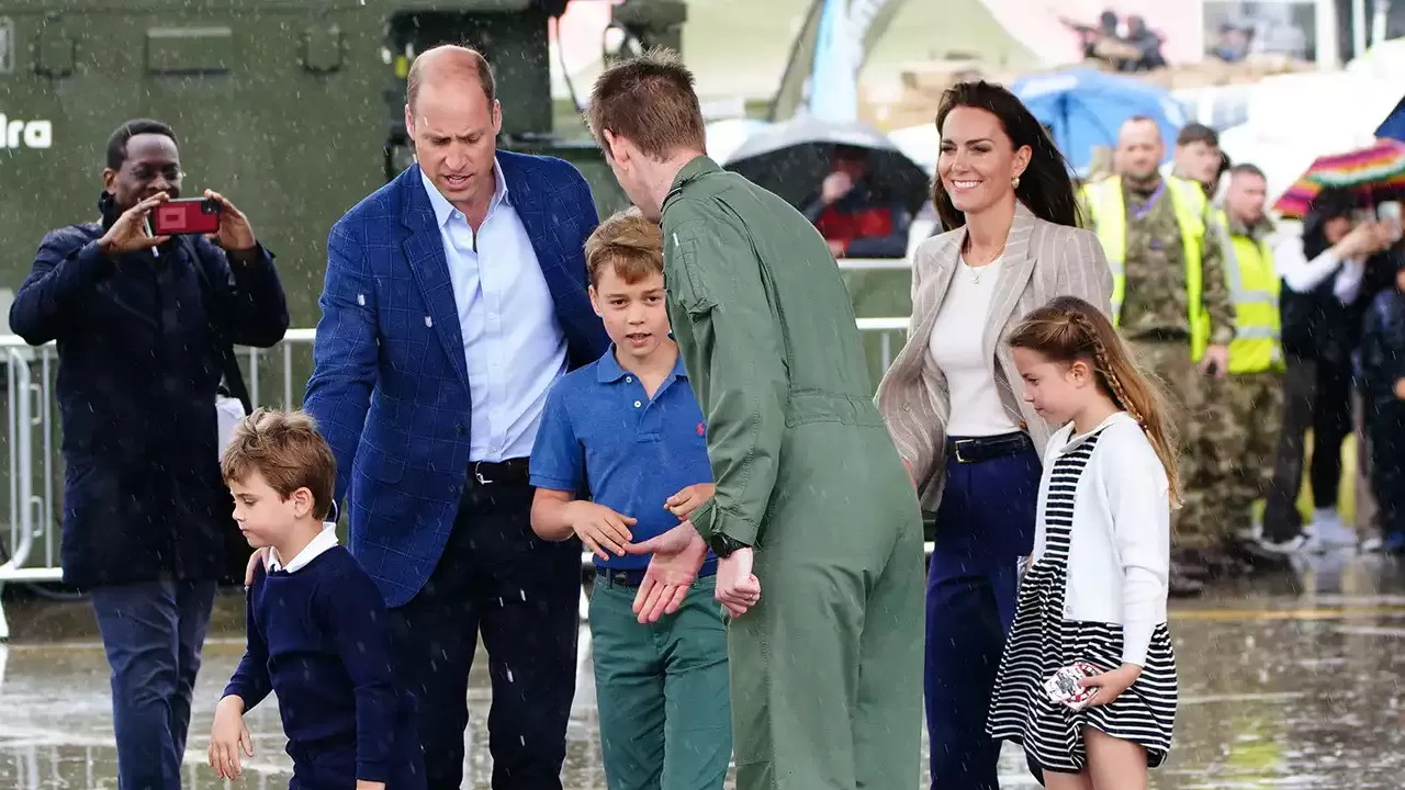 Príncipe William e Kate Middleton fazem aparição em evento da Força Aérea Britânica Lorena Bueri