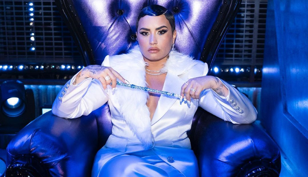 Demi Lovato sentia receio de que não ser 'diva do pop hiperfeminina e super sexy' poderia prejudicar a carreira artística  Lorena Bueri