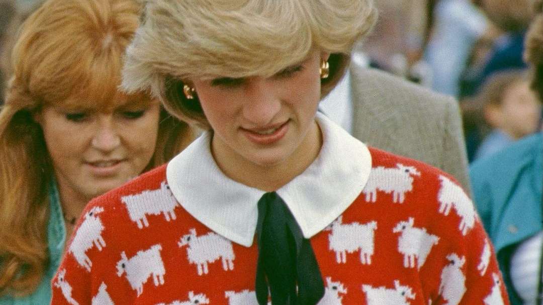 Famoso suéter de Lady Diana será vendido em leilão online  Lorena Bueri