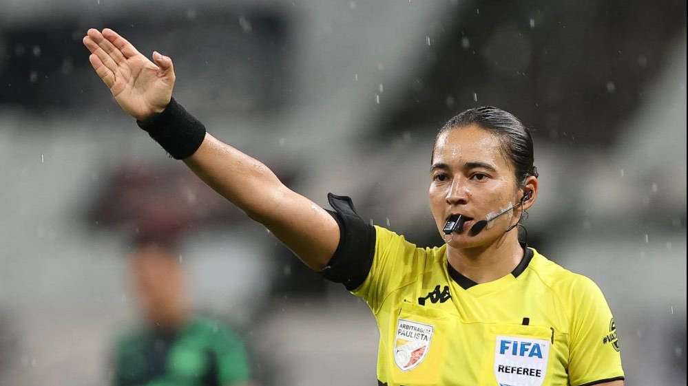 Árbitra brasileira apitará a estreia da Austrália na Copa do Mundo Feminina de Futebol Lorena Bueri