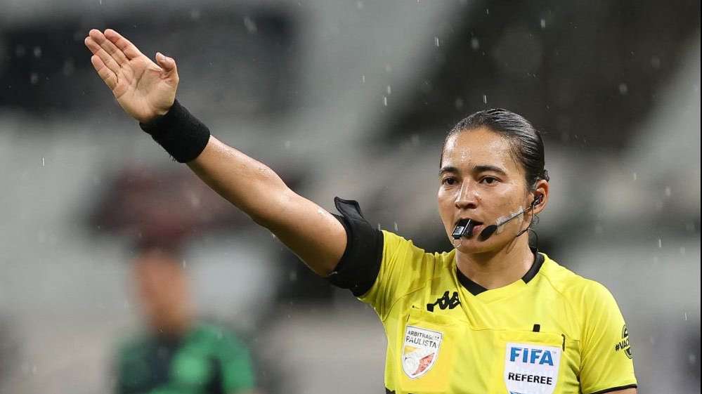 Mulheres vão apitar pela primeira vez na Copa do Catar;