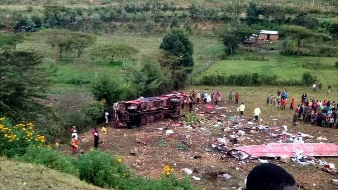 Ônibus cai em ribanceira no Peru e causa ao menos 12 mortes Lorena Bueri