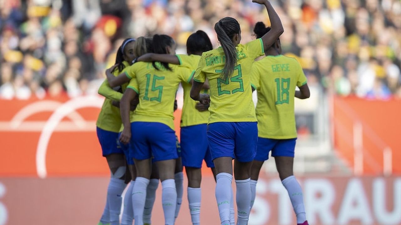 Escalação da seleção brasileira feminina contra o Panamá é incerta Lorena Bueri