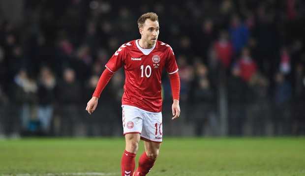 Christian Eriksen, jogador da Dinamarca, sofre desmaio em partida da Eurocopa Lorena Bueri