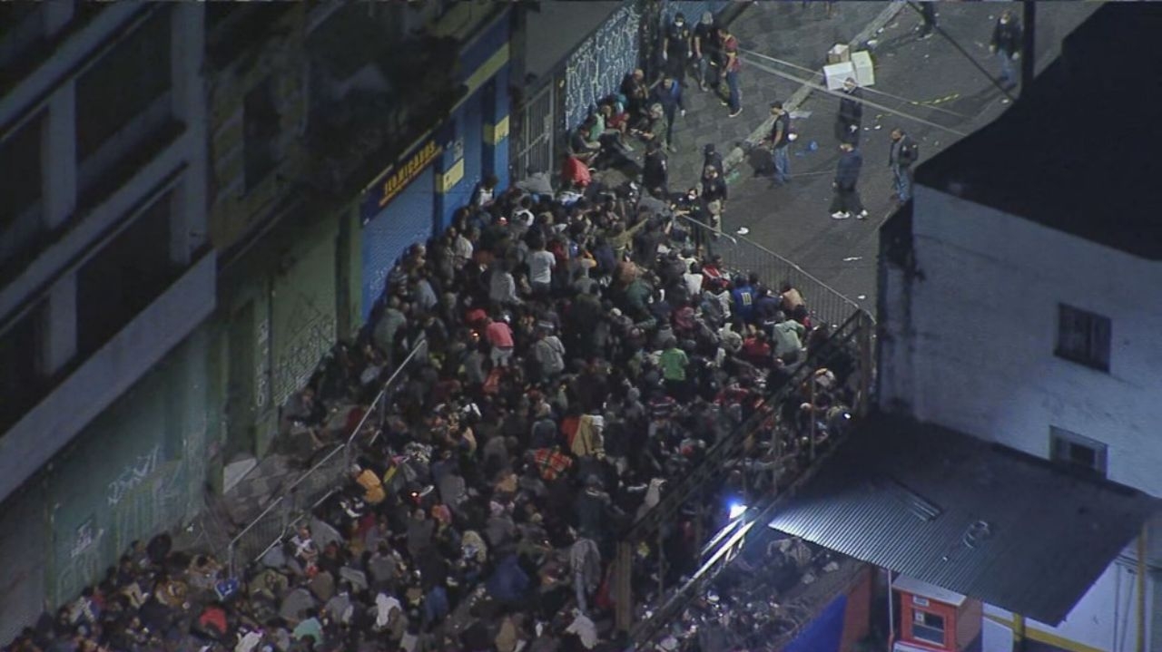 Cracolândia tem mais uma noite de operações policiais com tumulto e bombas Lorena Bueri