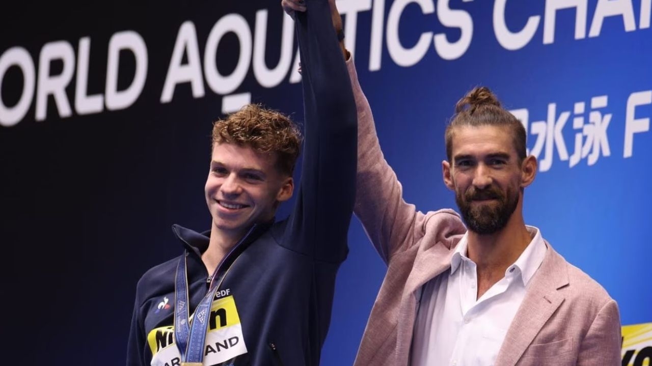 Léon Marchand supera recorde mundial de Michael Phelps na natação Lorena Bueri