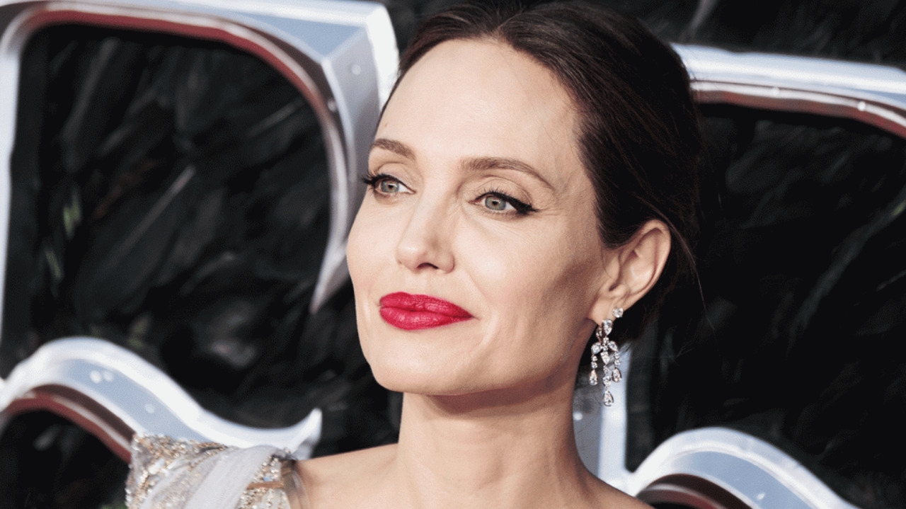 Rapper Avalon revela que vendia drogas para Angelina Jolie durante a adolescência Lorena Bueri