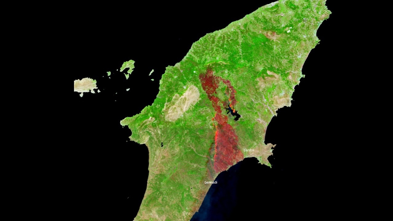 Imagem de satélite expõe dimensão de incêndios florestais em Rodes, na Grécia Lorena Bueri